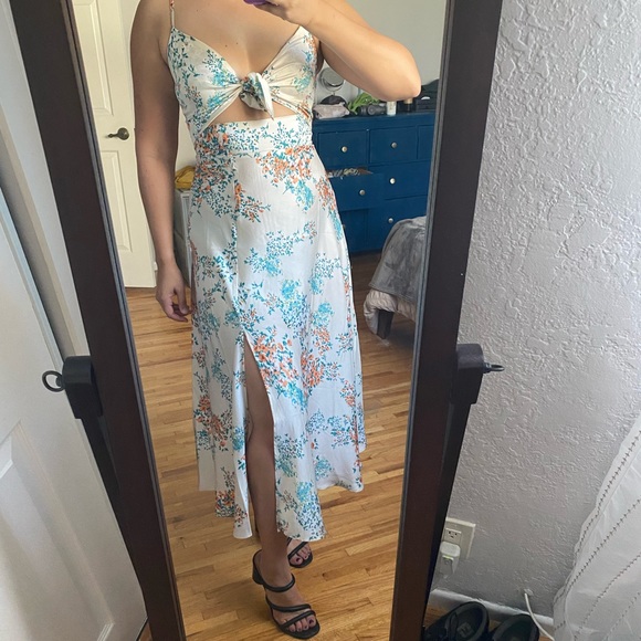 Billy J Dreamers Dress in Floral - Picture 3 of 3